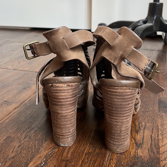 Steve Madden Sandrina Brown 4-5” Heels, Braided Leather Design - Picture 4 of 9